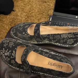 Alegria Women's Black & Silver Floral Loafers platforms EU 38